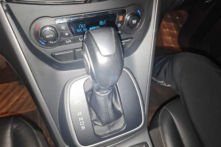 Used Ford Kuga 2015 2.0L GTDi Four-Wheel Drive Elite Model Gear Lever