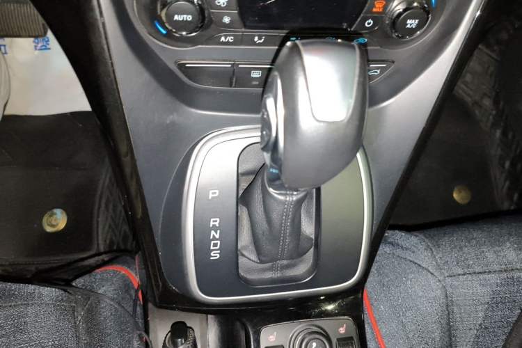 Used Ford Kuga 2015 2.0L GTDi Four-Wheel Drive Prestige Model Gear Lever