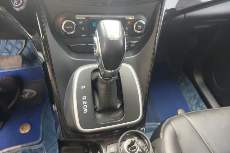 Used Ford Kuga 2015 2.0L GTDi Four-Wheel-Drive Sport Model Gear Lever
