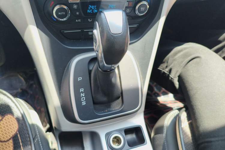 Used Ford Kuga 2015 1.5L GTDi Two-Wheel Drive Fashion Edition Gear Lever