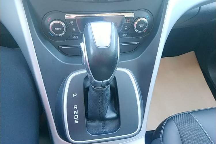 Used Ford Kuga 2015 1.5L GTDi Two-Wheel Drive Fashion Edition Gear Lever
