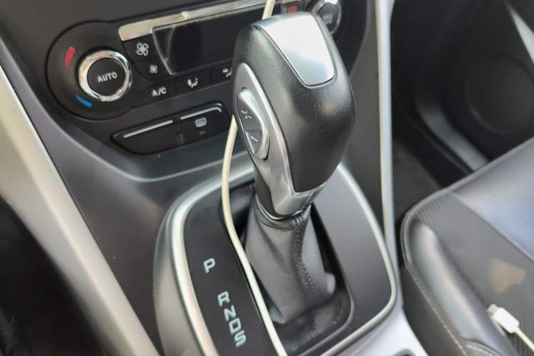 Used Ford Kuga 2015 1.5L GTDi Two-Wheel Drive Fashion Edition Gear Lever