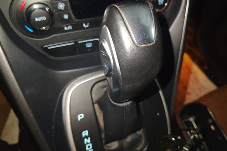 Used Ford Kuga 2015 1.5L GTDi Four-Wheel-Drive Elite Model Gear Lever