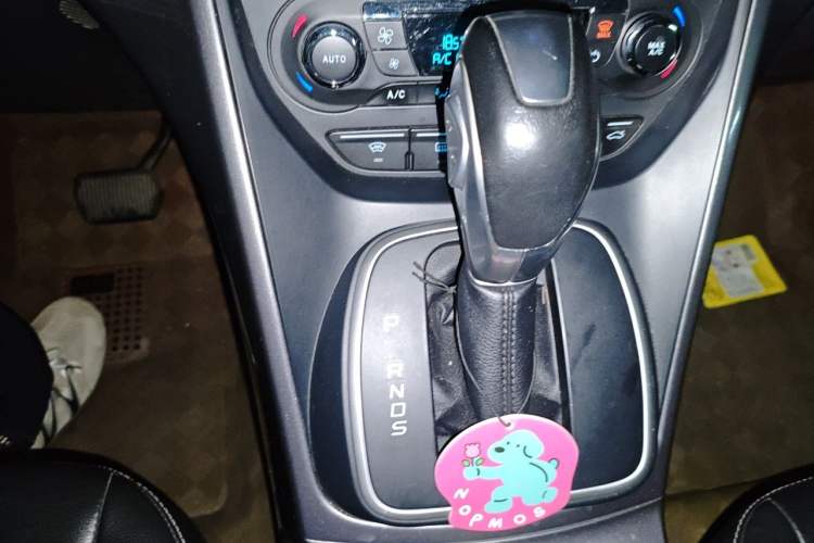 Used Ford Kuga 2015 2.0L GTDi Four-Wheel Drive Prestige Model Gear Lever