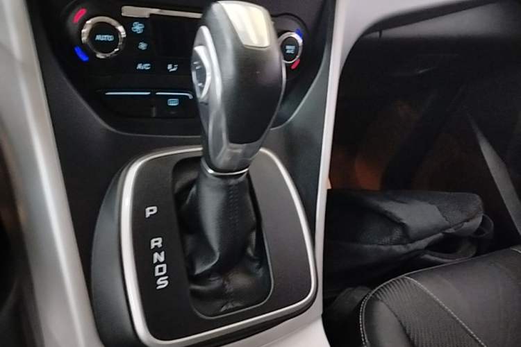 Used Ford Kuga 2015 1.5L GTDi Two-Wheel Drive Fashion Edition Gear Lever