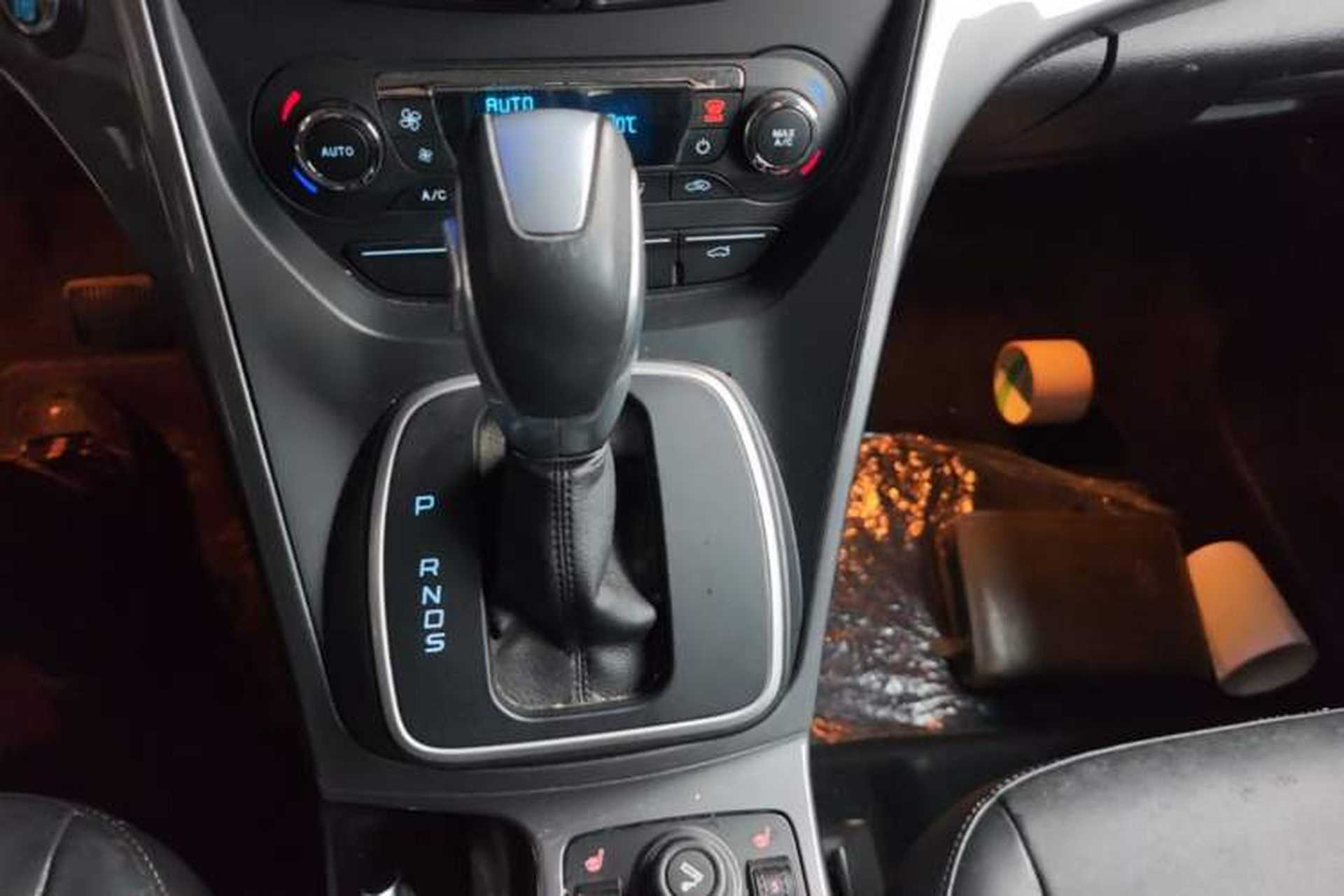 Used Ford Kuga 2015 2.0L GTDi Four-Wheel Drive Elite Model Gear Lever