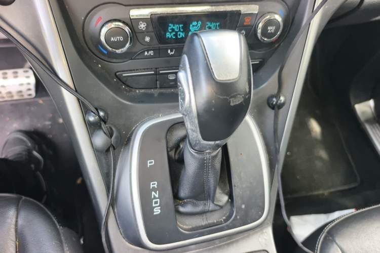 Used Ford Kuga 2015 1.5L GTDi Four-Wheel-Drive Elite Model Gear Lever