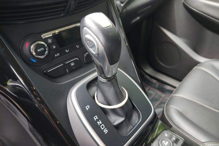 Used Ford Kuga 2015 2.0L GTDi Four-Wheel-Drive Sport Model Gear Lever