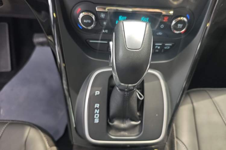 Used Ford Kuga 2015 2.0L GTDi Four-Wheel-Drive Sport Model Gear Lever