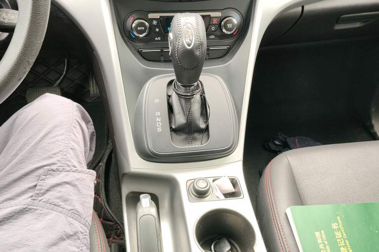 Used Ford Kuga 2015 1.5L GTDi Two-Wheel-Drive Comfort Model Gear Lever