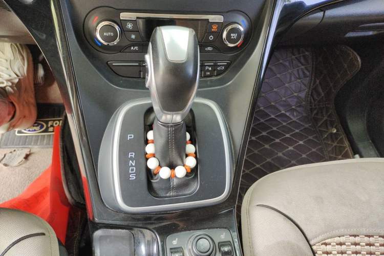 Used Ford Kuga 2015 2.0L GTDi Four-Wheel-Drive Sport Model Gear Lever
