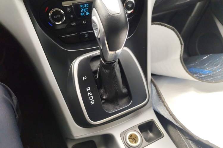 Used Ford Kuga 2015 1.5L GTDi Two-Wheel Drive Fashion Edition Gear Lever
