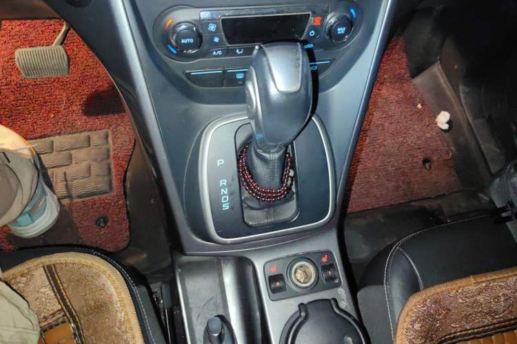 Used Ford Kuga 2015 1.5L GTDi Four-Wheel-Drive Elite Model Gear Lever