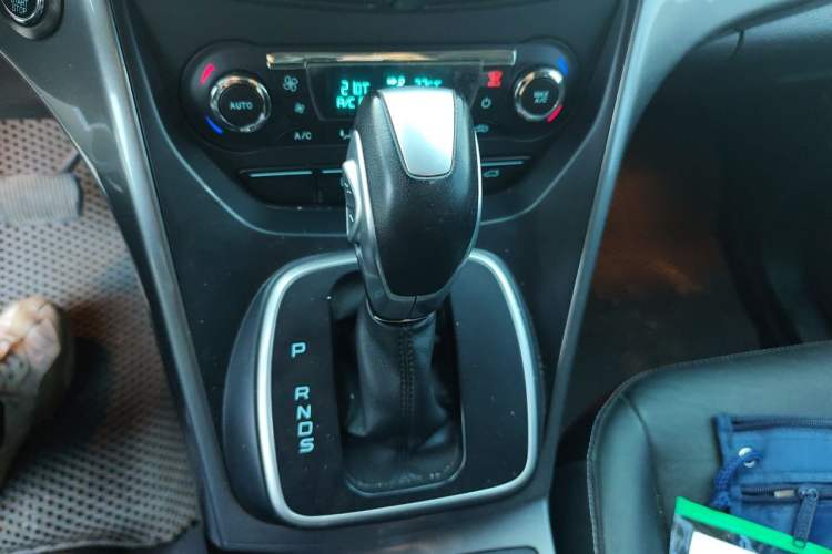 Used Ford Kuga 2015 2.0L GTDi Four-Wheel Drive Elite Model Gear Lever