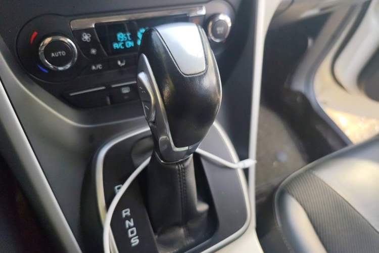 Used Ford Kuga 2015 1.5L GTDi Two-Wheel Drive Fashion Edition Gear Lever