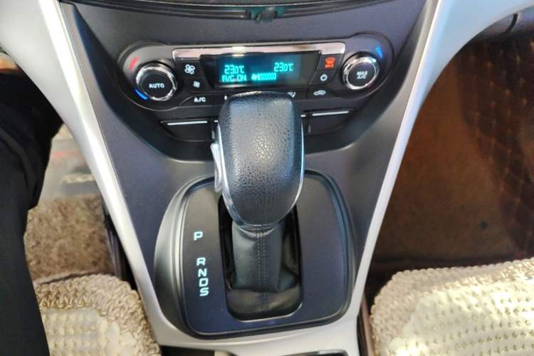 Used Ford Kuga 2015 1.5L GTDi Two-Wheel-Drive Comfort Model Gear Lever