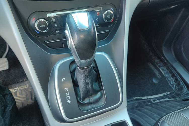 Used Ford Kuga 2015 1.5L GTDi Two-Wheel Drive Fashion Edition Gear Lever