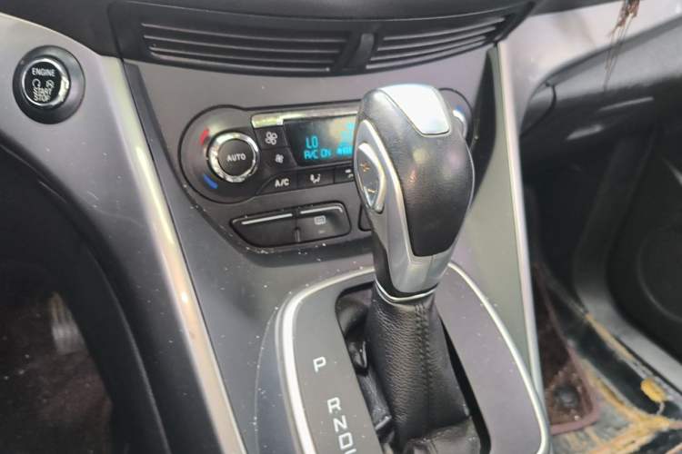 Used Ford Kuga 2015 2.0L GTDi Four-Wheel Drive Elite Model Gear Lever