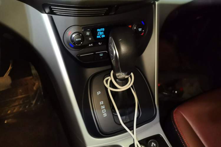 Used Ford Kuga 2015 1.5L GTDi Two-Wheel-Drive Comfort Model Gear Lever
