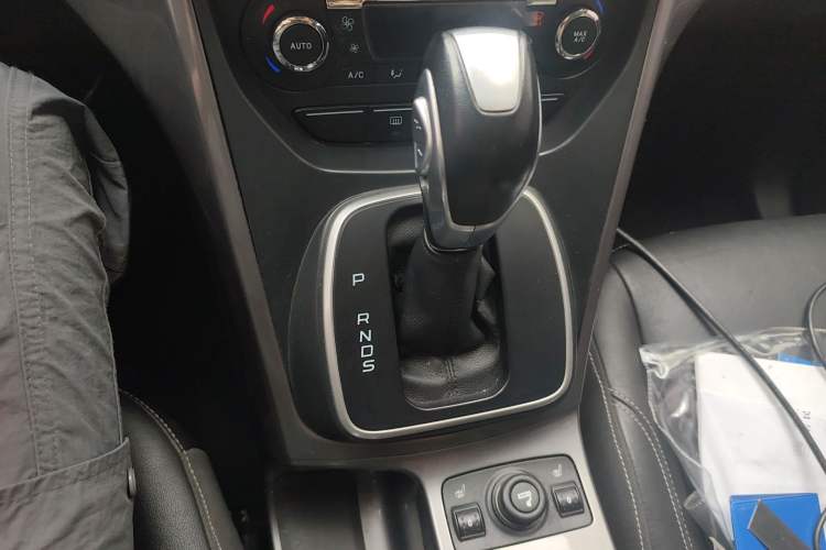 Used Ford Kuga 2015 2.0L GTDi Four-Wheel Drive Elite Model Gear Lever