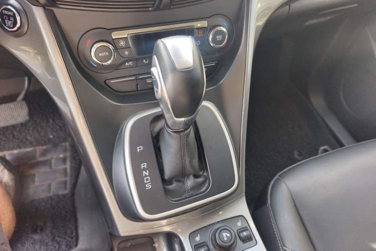 Used Ford Kuga 2015 2.0L GTDi Four-Wheel Drive Elite Model Gear Lever