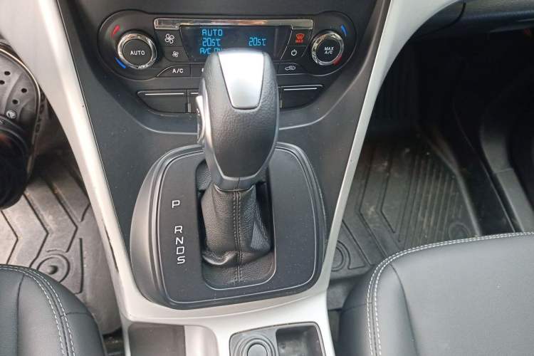 Used Ford Kuga 2015 1.5L GTDi Two-Wheel-Drive Comfort Model Gear Lever