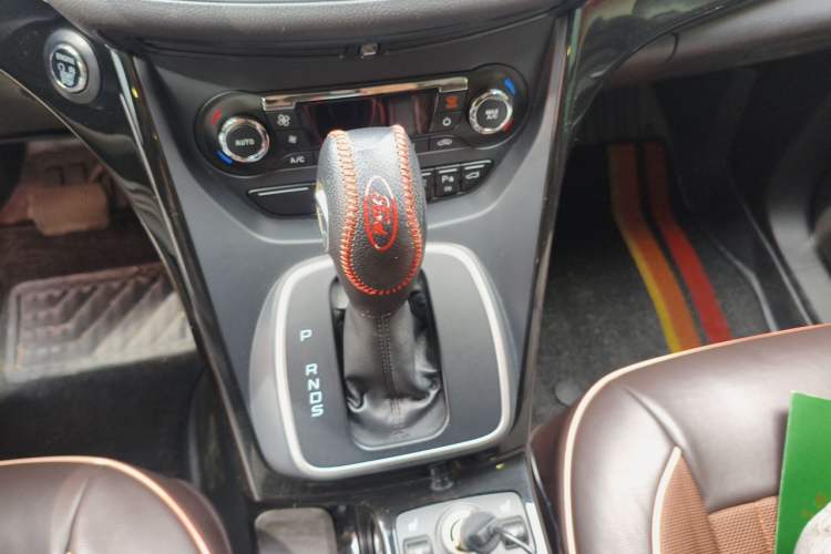 Used Ford Kuga 2015 2.0L GTDi Four-Wheel-Drive Sport Model Gear Lever