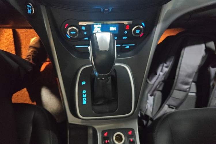 Used Ford Kuga 2015 2.0L GTDi Four-Wheel Drive Elite Model Gear Lever
