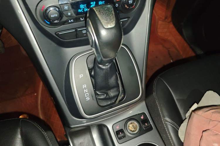 Used Ford Kuga 2015 1.5L GTDi Four-Wheel-Drive Elite Model Gear Lever