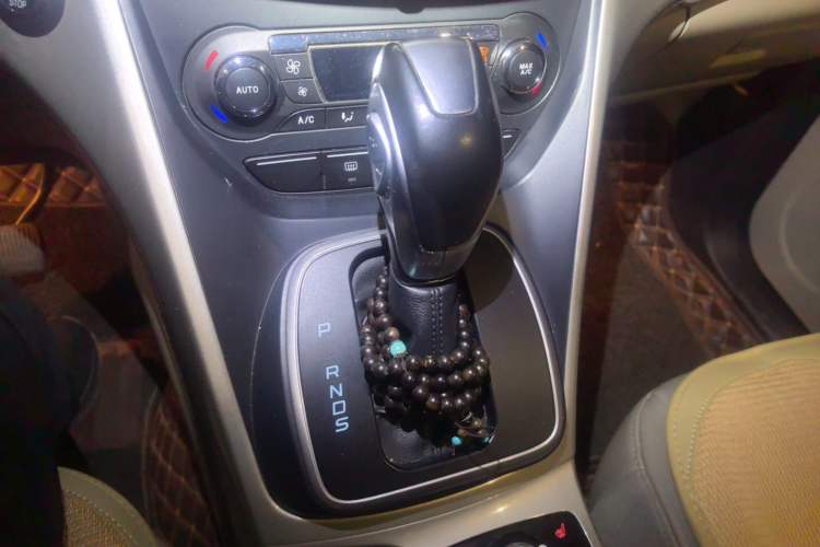 Used Ford Kuga 2015 2.0L GTDi Four-Wheel Drive Elite Model Gear Lever