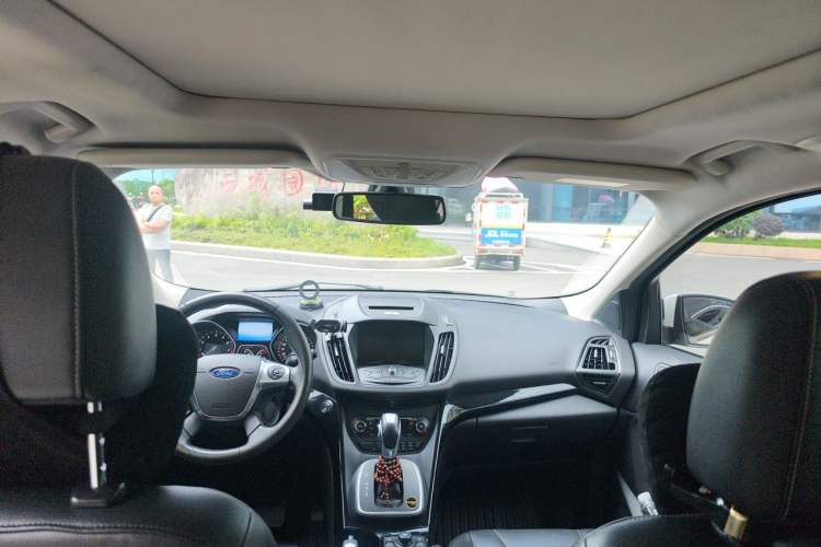 Used Ford Kuga 2015 2.0L GTDi Four-Wheel-Drive Sport Model Headliner