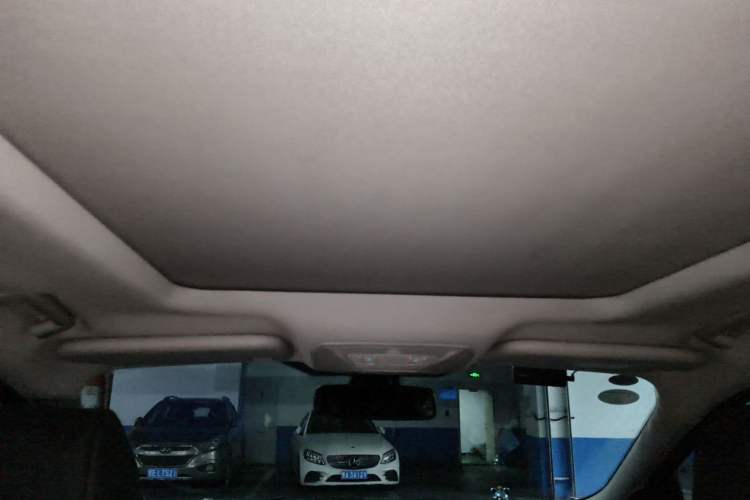 Used Ford Kuga 2015 1.5L GTDi Four-Wheel-Drive Elite Model Headliner