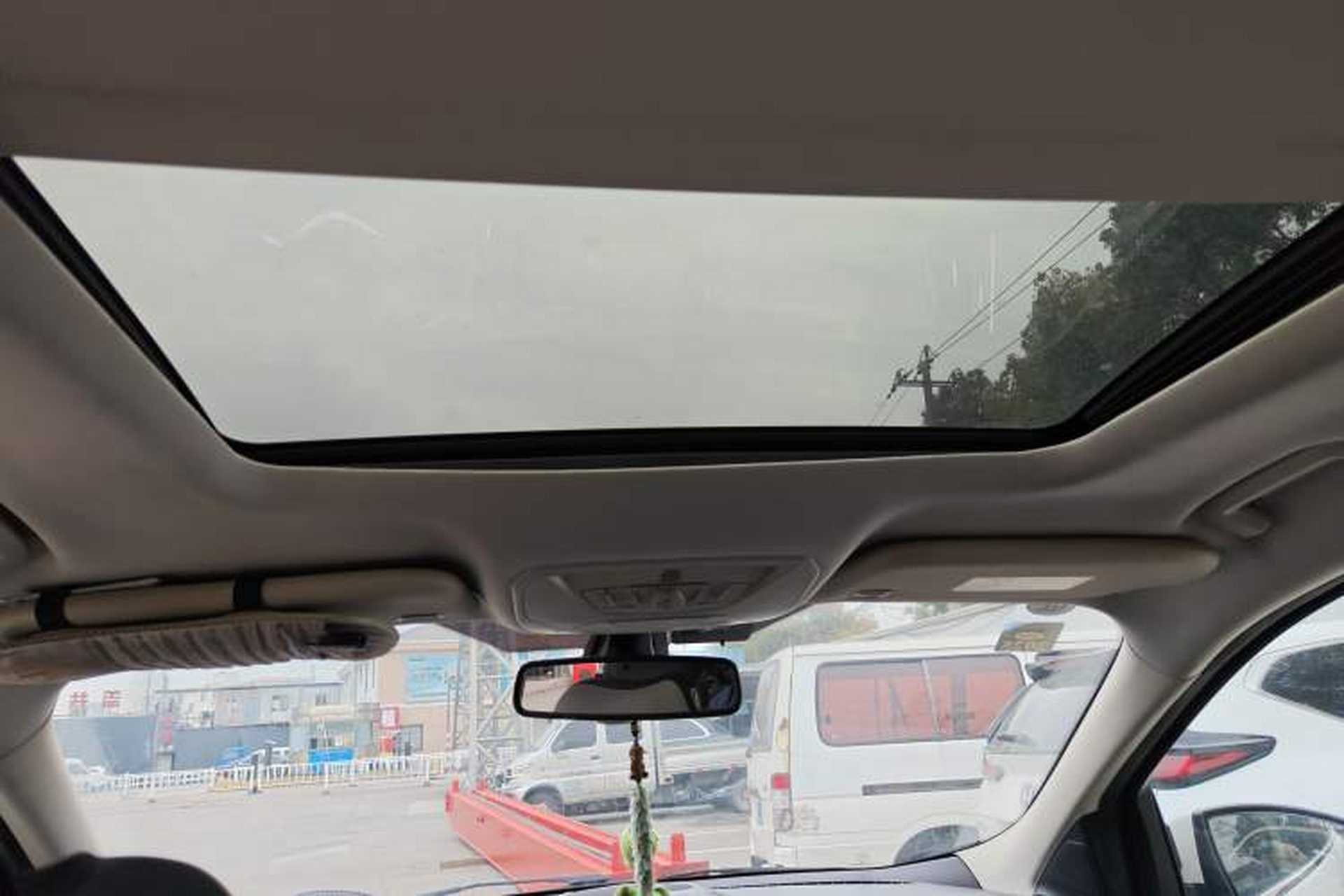 Used Ford Kuga 2015 2.0L GTDi Four-Wheel-Drive Sport Model Headliner