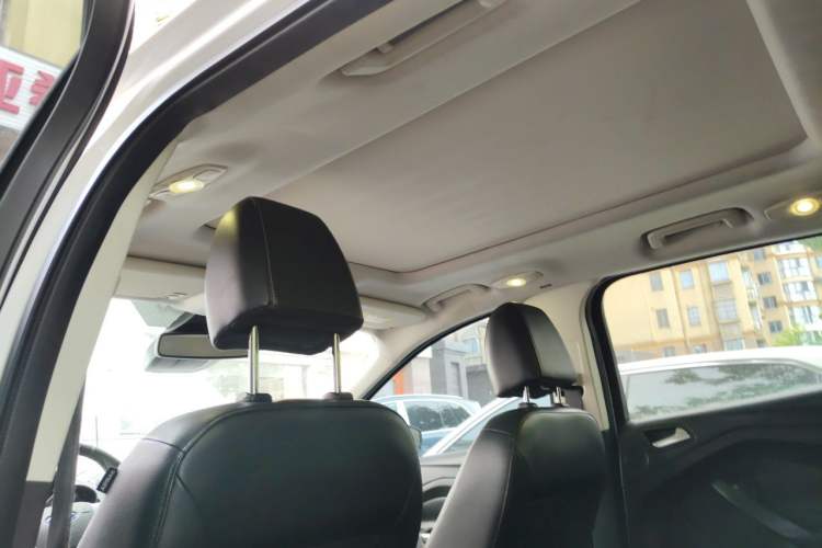 Used Ford Kuga 2015 2.0L GTDi Four-Wheel-Drive Sport Model Headliner
