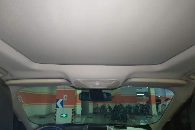 Used Ford Kuga 2015 2.0L GTDi Four-Wheel-Drive Sport Model Headliner