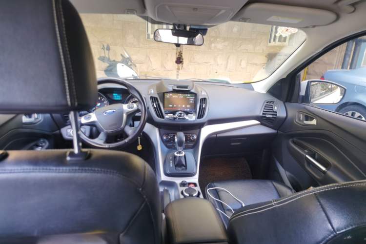 Used Ford Kuga 2015 1.5L GTDi Two-Wheel-Drive Comfort Model Headliner