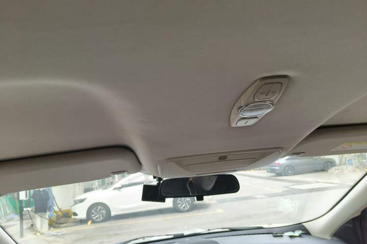 Used Ford Kuga 2015 1.5L GTDi Two-Wheel-Drive Comfort Model Headliner