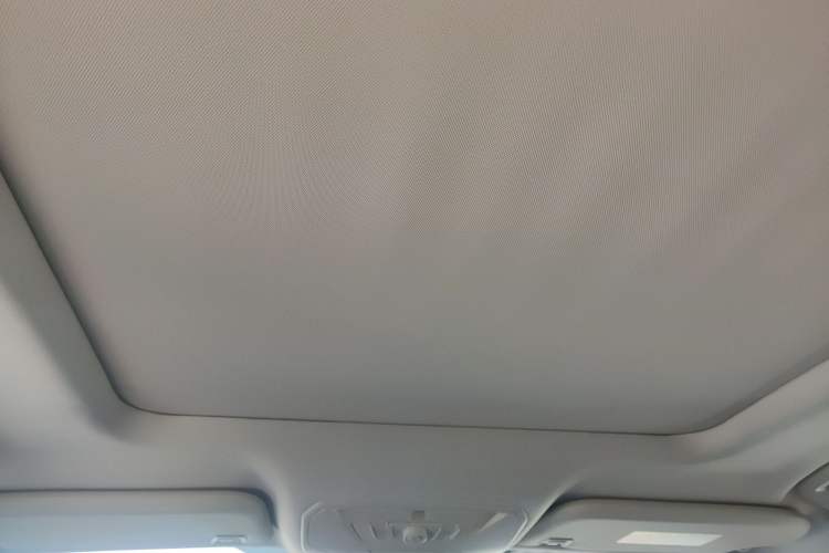Used Ford Kuga 2015 2.0L GTDi Four-Wheel-Drive Sport Model Headliner
