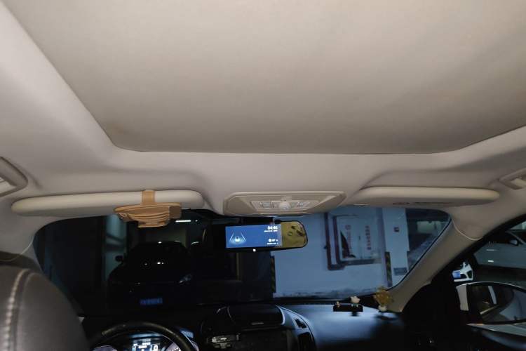 Used Ford Kuga 2015 2.0L GTDi Four-Wheel-Drive Sport Model Headliner