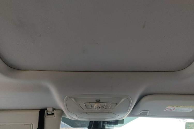 Used Ford Kuga 2015 2.0L GTDi Four-Wheel-Drive Sport Model Headliner