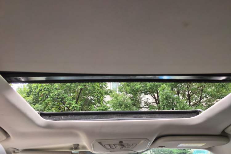 Used Ford Kuga 2015 2.0L GTDi Four-Wheel-Drive Sport Model Headliner