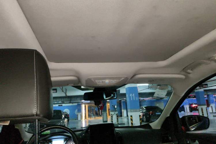Used Ford Kuga 2015 2.0L GTDi Four-Wheel-Drive Sport Model Headliner