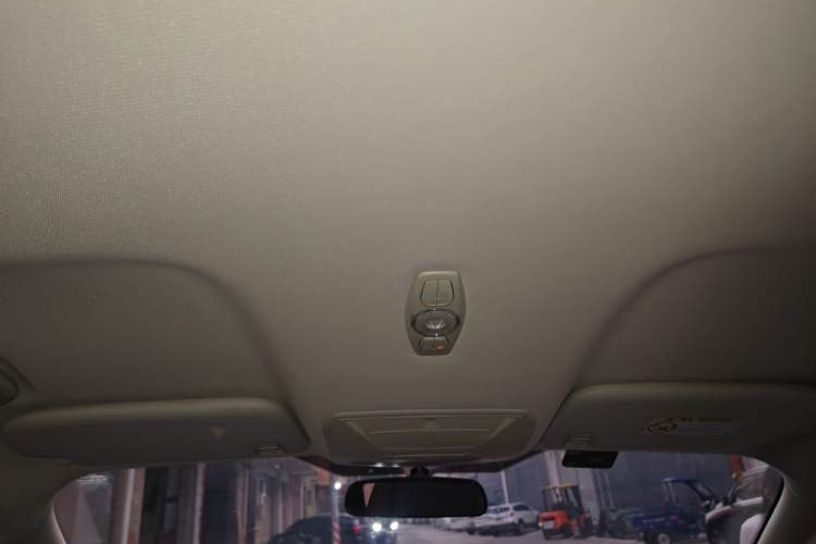 Used Ford Kuga 2015 1.5L GTDi Two-Wheel-Drive Comfort Model Headliner