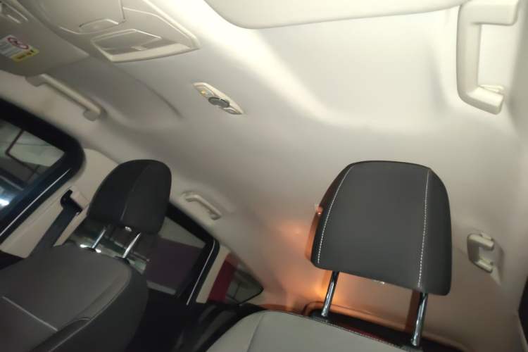 Used Ford Kuga 2015 1.5L GTDi Two-Wheel-Drive Comfort Model Headliner