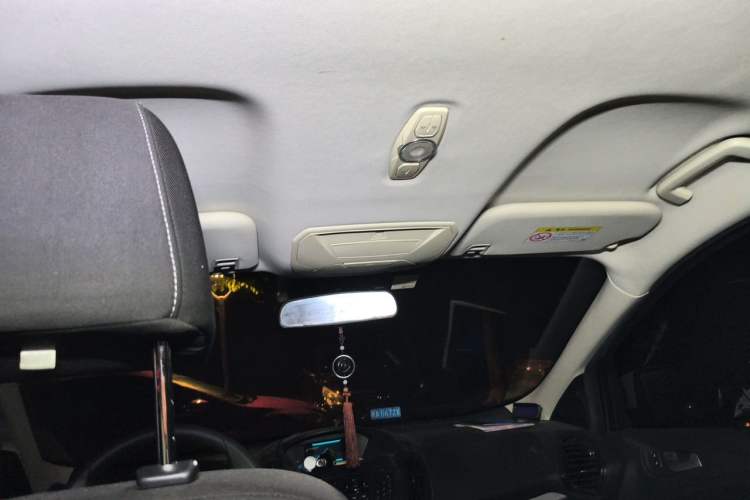 Used Ford Kuga 2015 1.5L GTDi Two-Wheel-Drive Comfort Model Headliner