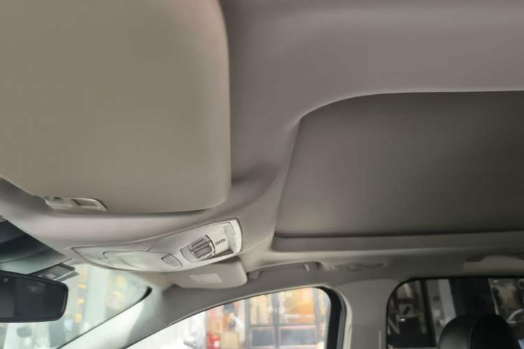 Used Ford Kuga 2015 2.0L GTDi Four-Wheel Drive Prestige Model Headliner