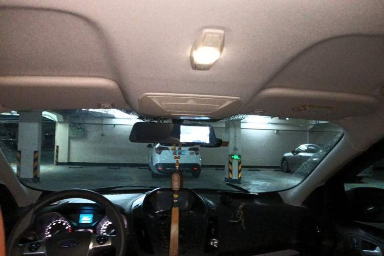 Used Ford Kuga 2015 1.5L GTDi Two-Wheel-Drive Comfort Model Headliner