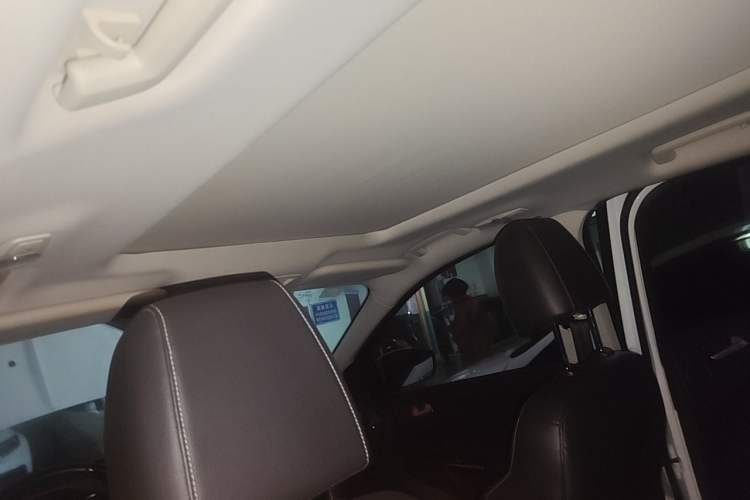Used Ford Kuga 2015 2.0L GTDi Four-Wheel-Drive Sport Model Headliner