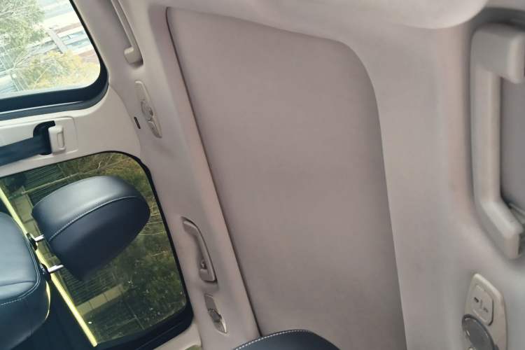 Used Ford Kuga 2015 1.5L GTDi Four-Wheel-Drive Elite Model Headliner