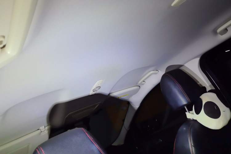 Used Ford Kuga 2015 1.5L GTDi Two-Wheel-Drive Comfort Model Headliner